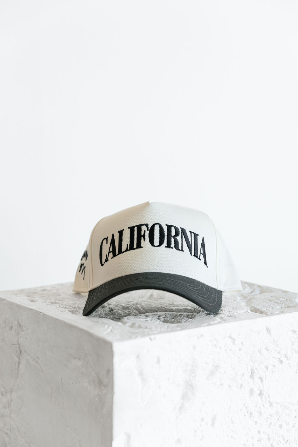 Dream On California Hat - black/natural two tone hat